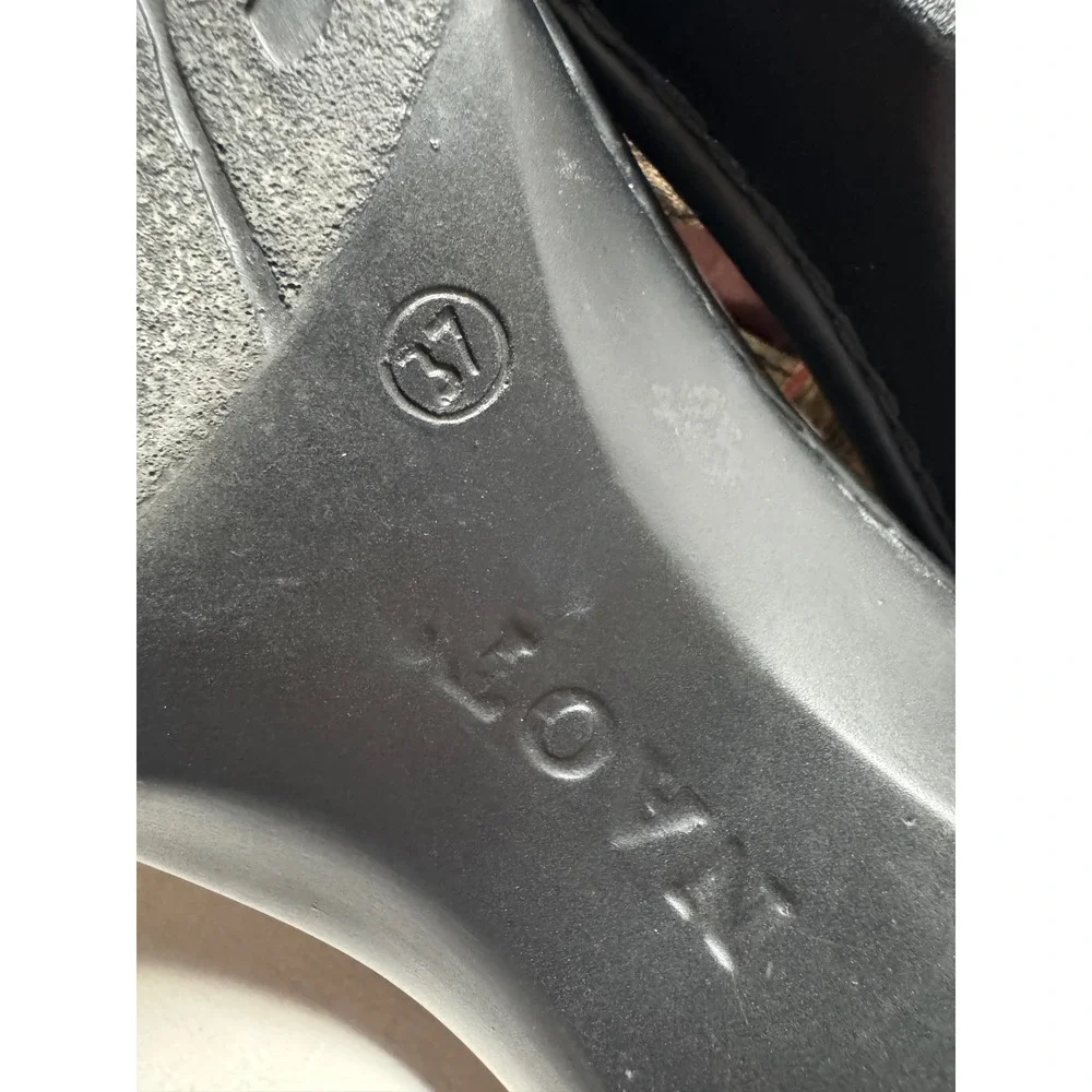 Naot metallic pewter